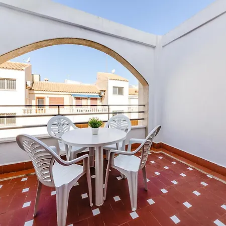 شقة Cozy Near The Sea تورّيفيِخا